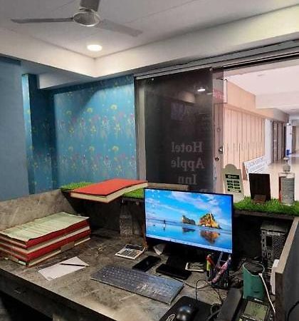 Oyo Hotel Apple Inn スーラト エクステリア 写真