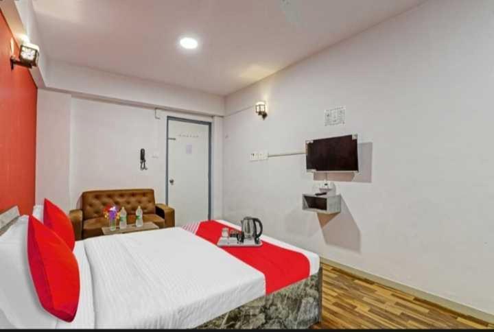 Oyo Hotel Apple Inn スーラト エクステリア 写真