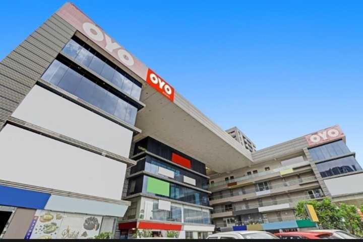 Oyo Hotel Apple Inn スーラト エクステリア 写真