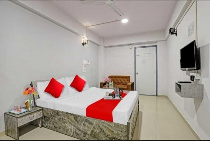 Oyo Hotel Apple Inn スーラト エクステリア 写真
